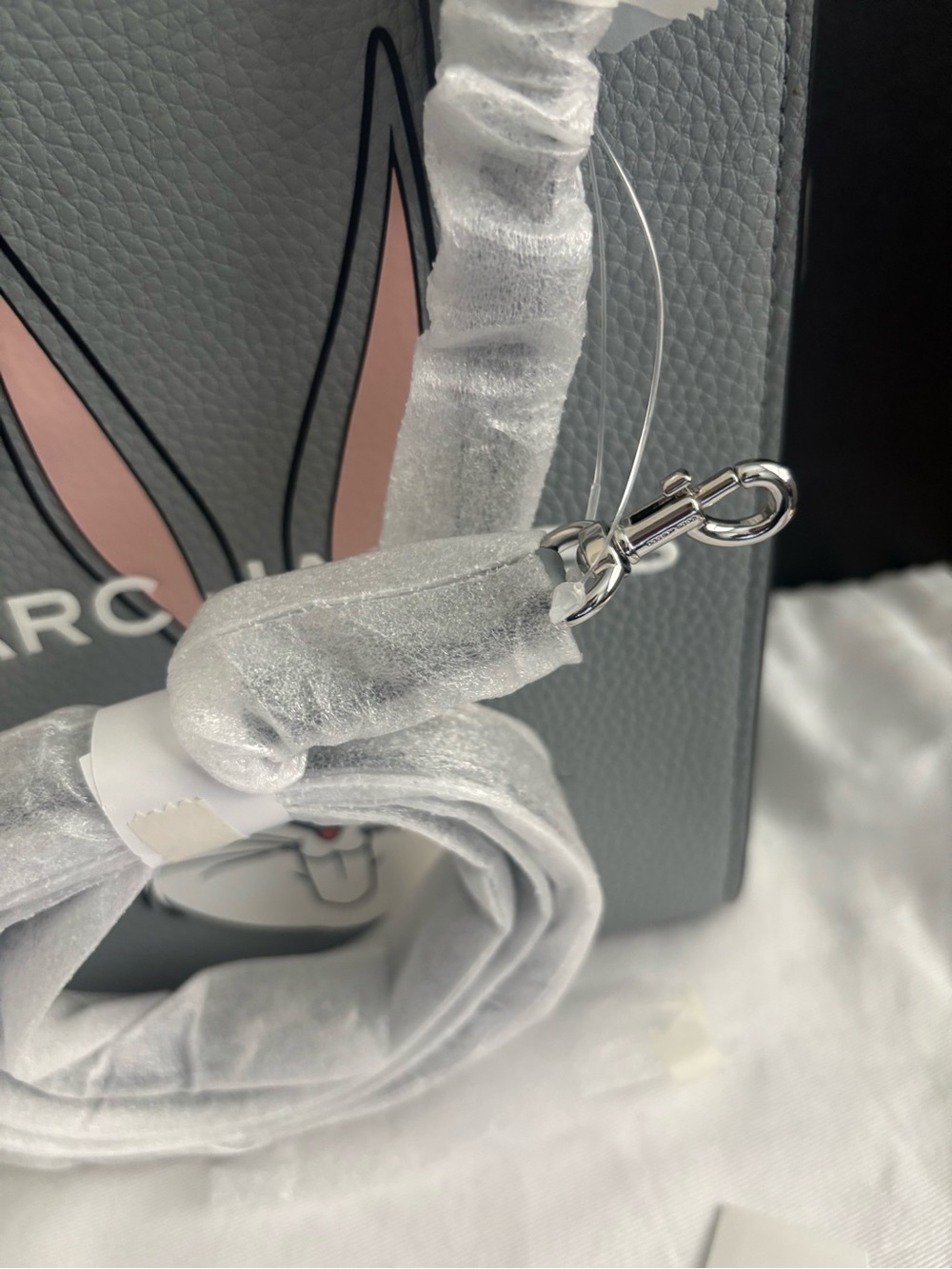 Marc Jacobs Grey Pebbled Leather Tote with Bugs Bunny Graphic - Picture 5 of 7